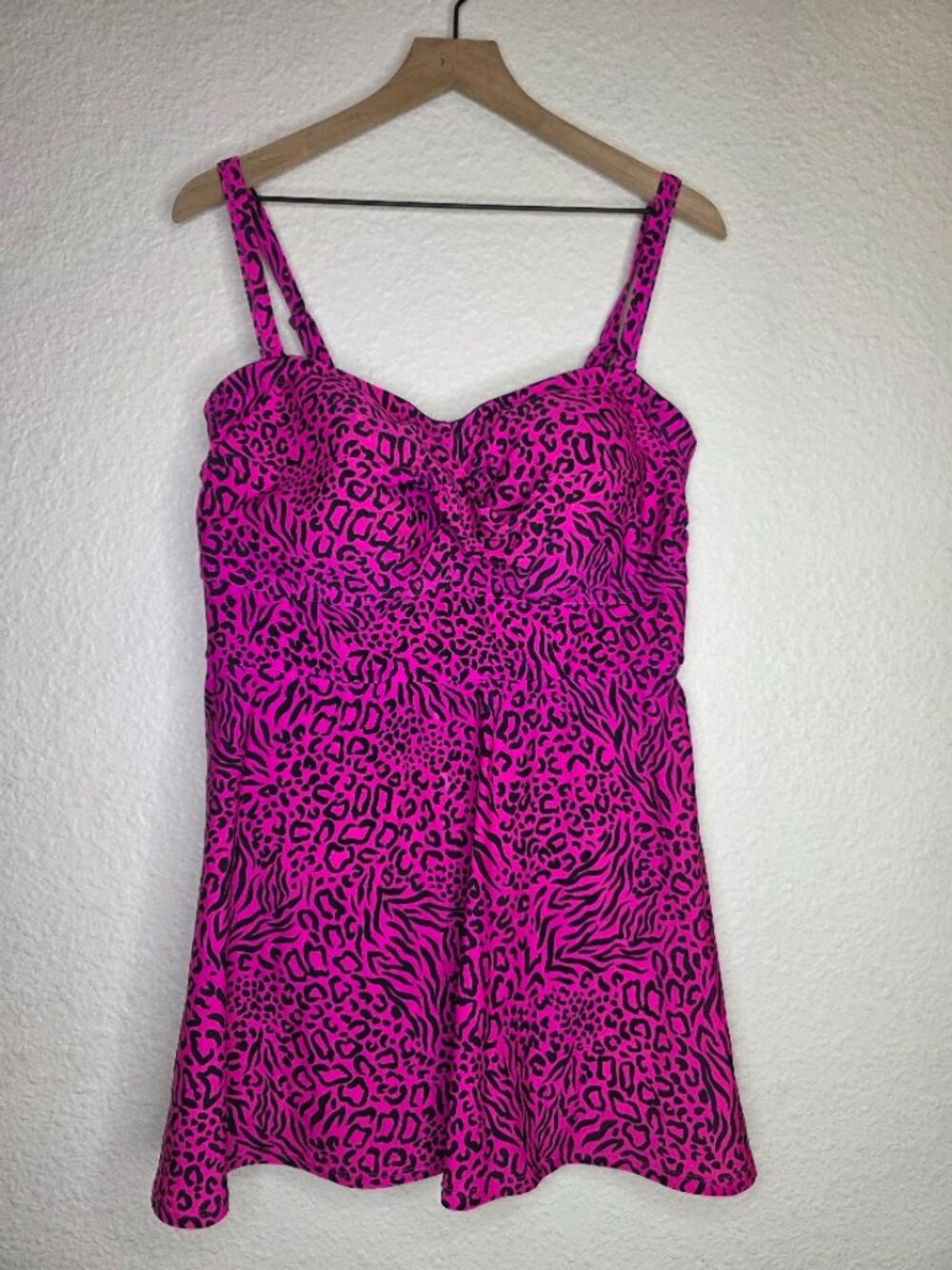 Torrid Wireless Bandeau Swim Dress Wild Leopard Pink Glow Plus Size 2X (18-20)